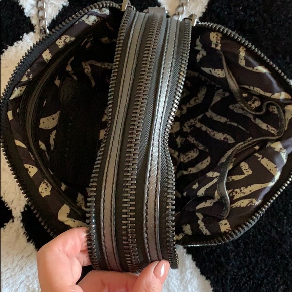 Sanctuary S1023 crossbody bag pewter chains - Picture 3 of 6